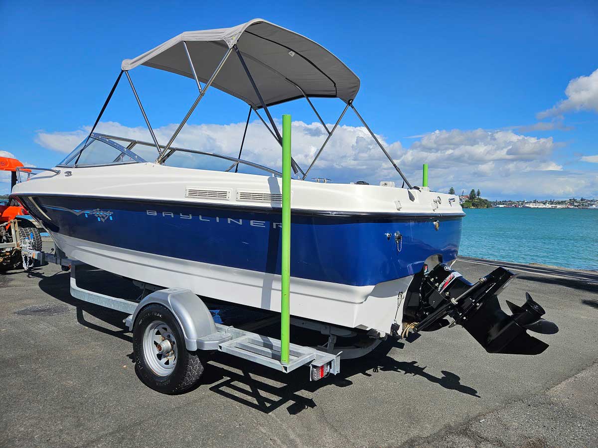 bayliner 210-cabin
