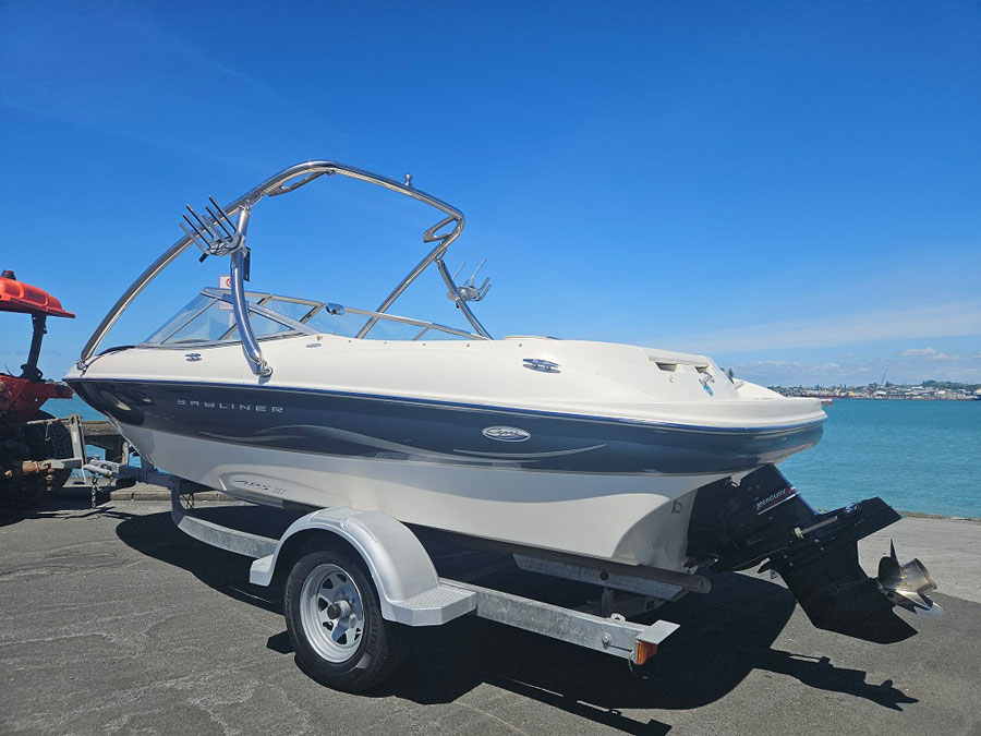V8 Mercruiser Low Hours Bayliner