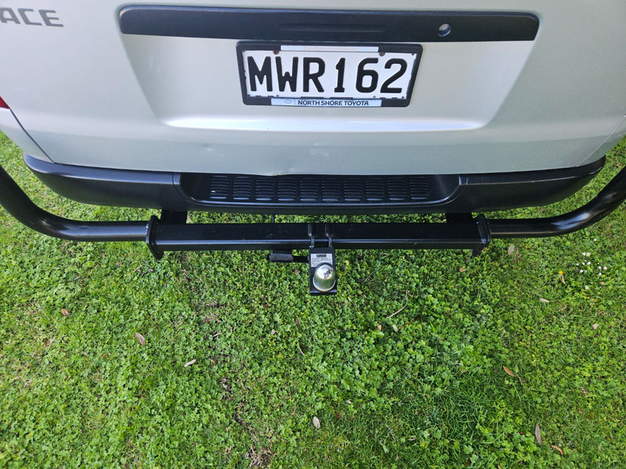 14 toyota-hiace-front