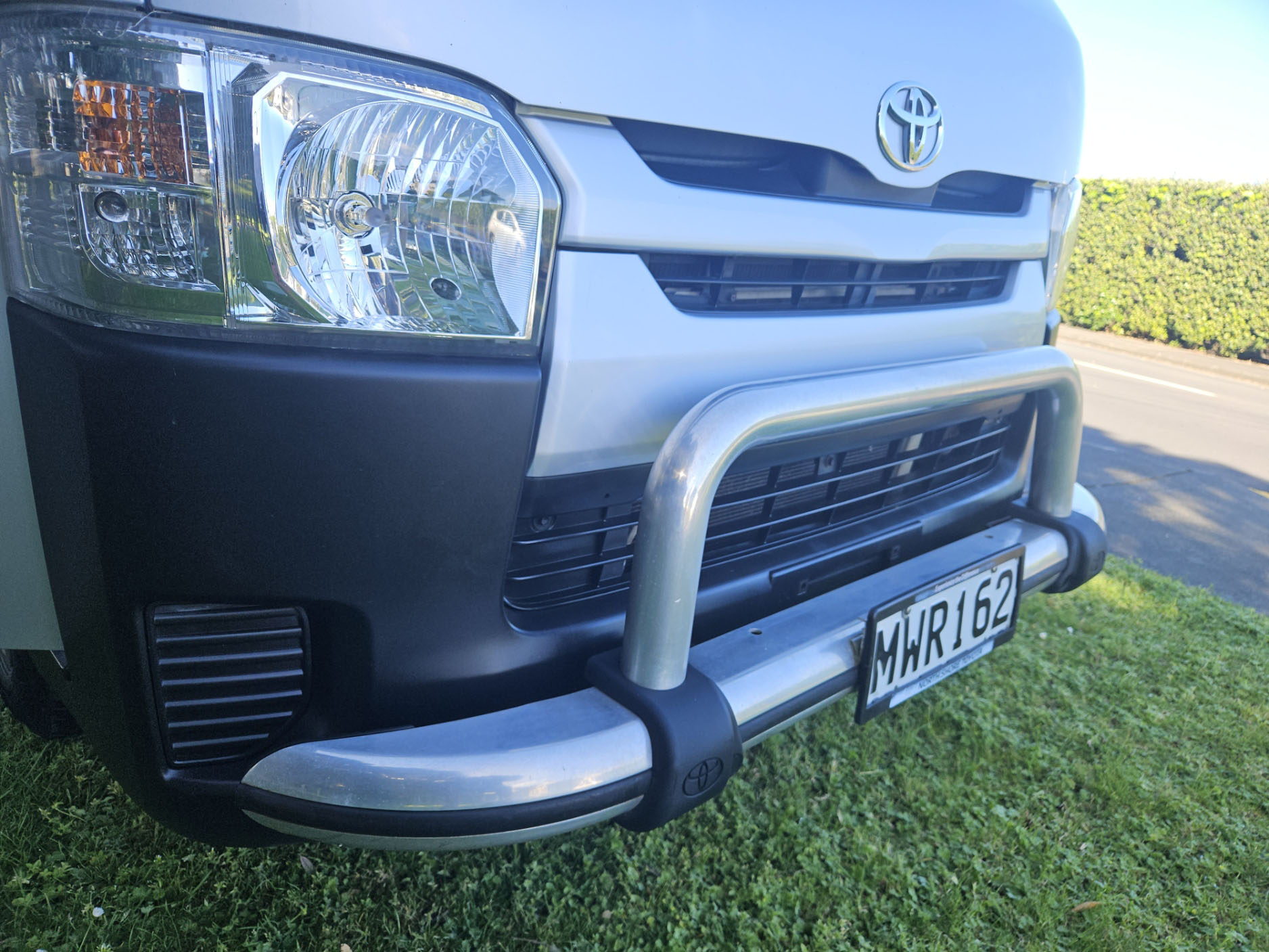 15 toyota-hiace-bars
