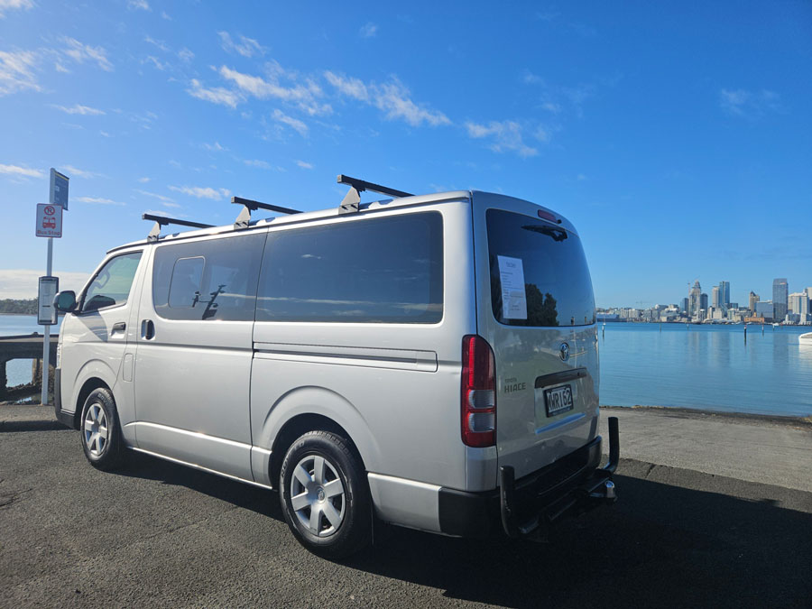 2 toyota-hiace-van