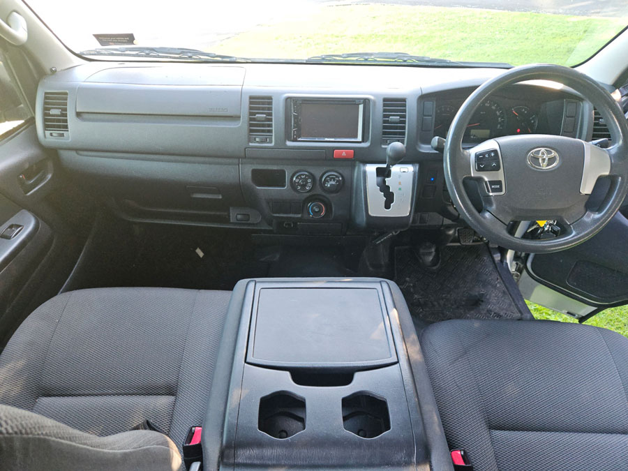 6 toyota-hiace-va